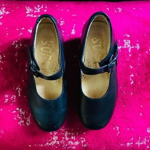 Folklorico / Mexican Mary Jane dancing shoes in genuine leather . Made in Mexico